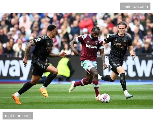 战术复盘：阿斯顿维拉如何用精准长传打穿西汉姆联的高位防线